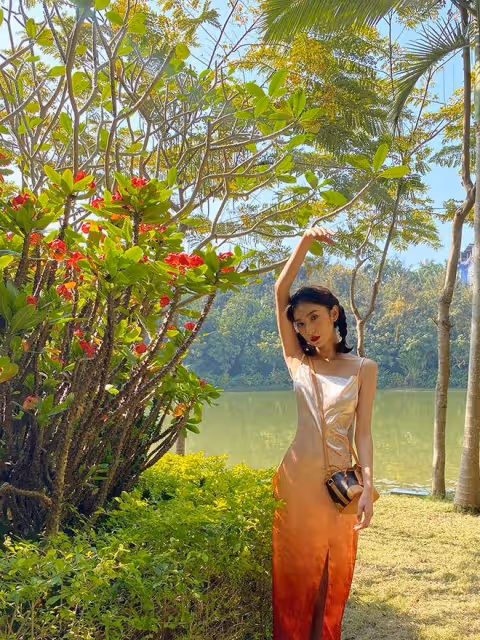 普通小汗衫也能穿出沙浪海灘風情?宋妍霏旅遊穿搭,快點get起來