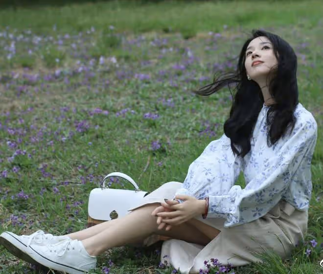 內娛小白花,非陳瑤陳都靈莫屬!簡約系穿搭太養眼
