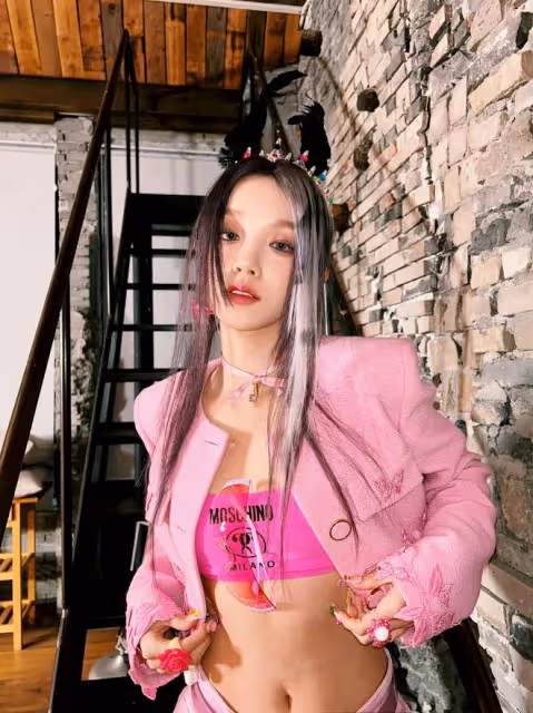 宋雨琦y2k造型成功出圈，屬於千禧年的時尚潮流，心動ing