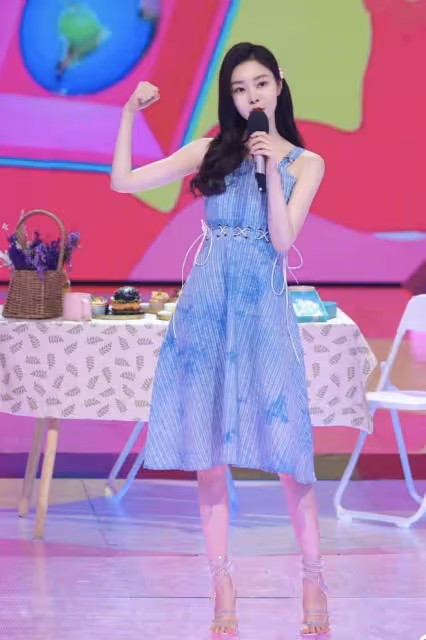 《長風渡》女主宋軼,古裝扮相溫婉氣質,現代裝造型清新純凈
