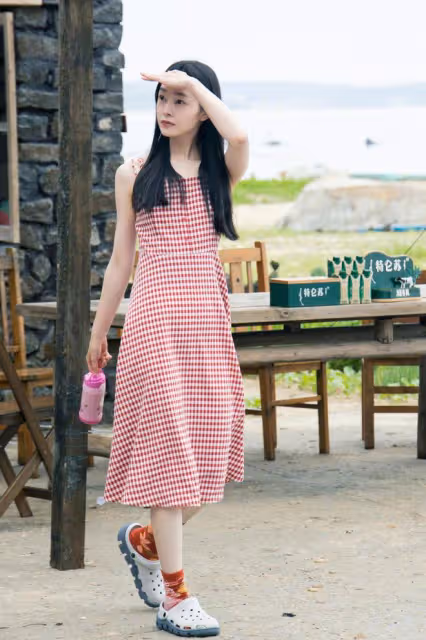 《長風渡》女主宋軼,古裝扮相溫婉氣質,現代裝造型清新純凈