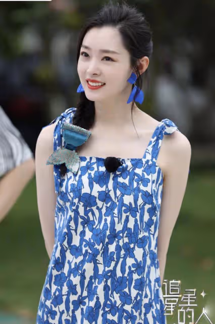 《長風渡》女主宋軼，古裝扮相溫婉氣質，現代裝造型清新純凈