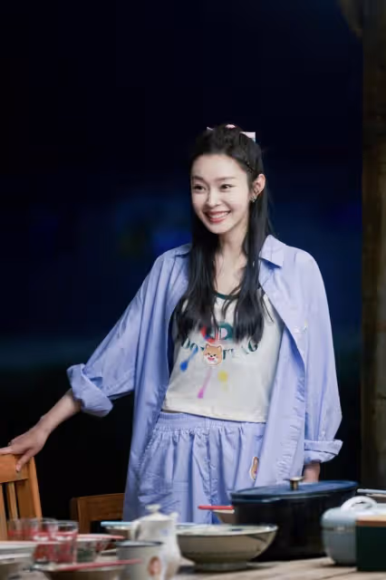 《長風渡》女主宋軼，古裝扮相溫婉氣質，現代裝造型清新純凈