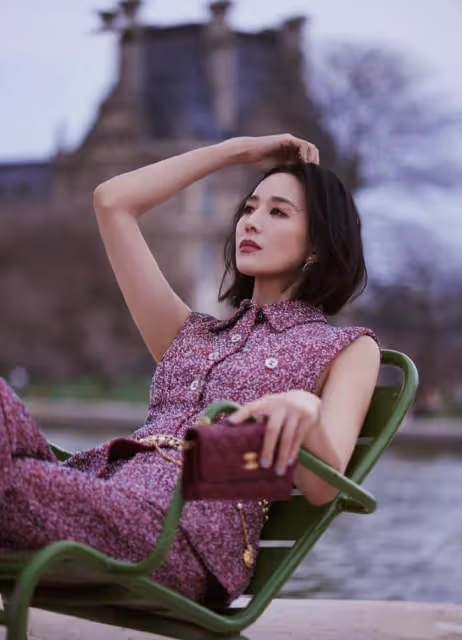 張鈞甯巴黎時裝周秀造型很美很有氣質！風韻迷人，不愧為氣質女神