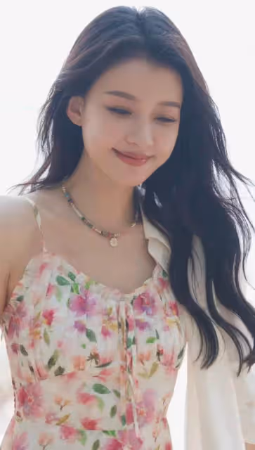 孫怡碎花弔帶裙上熱搜榜!弔帶裙仍是春夏的王炸穿搭,誰穿誰受益