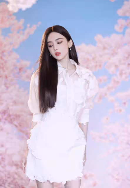 娜扎和江疏影比美!相差6歲的姐妹花,她贏在時尚又減齡的穿搭上