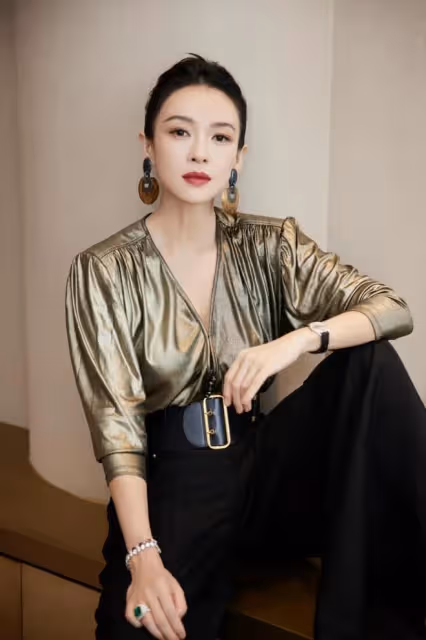 章子怡的氣場穿搭,如何成為時尚潮流引領者?