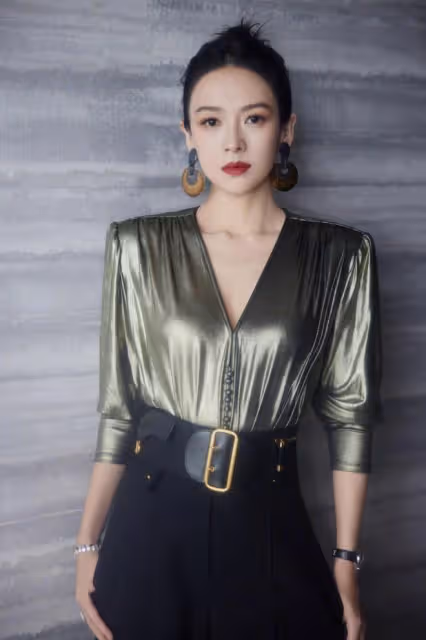 章子怡的氣場穿搭，如何成為時尚潮流引領者？