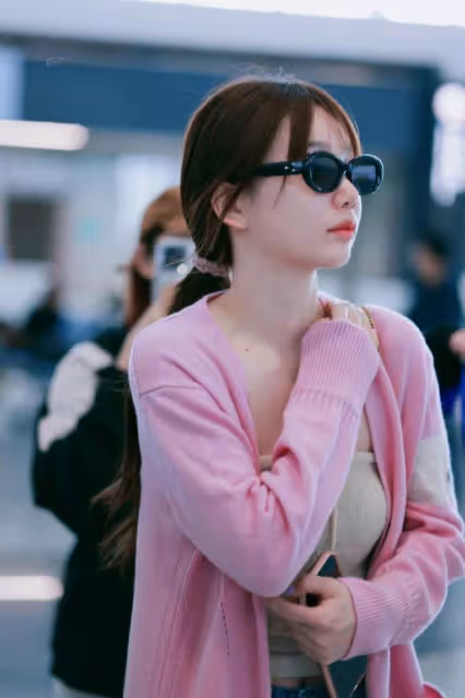 徐夢潔真是甜美穿搭女王,粉色長衫穿出滿滿元氣感,時尚感爆表!