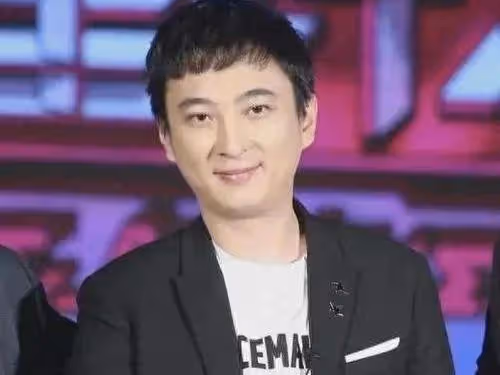 王思聰暴罵汪峰:不要臉!是接客小姐!他為什麼怒罵汪峰呢?