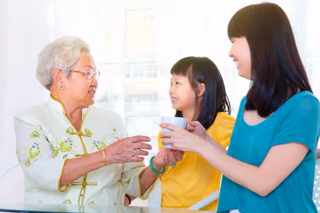 我發現:撐起一個人晚年的底氣,不是存款和房子,而是擁有這四樣