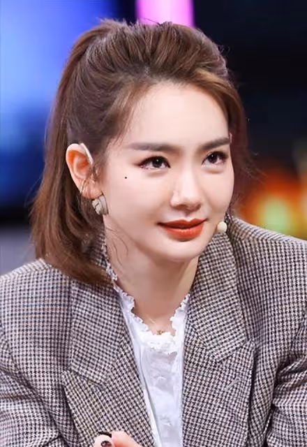 戚薇自爆:五百萬陪七天七夜,要是不同意,就刪光她的所有戲份!