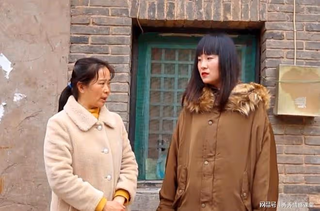 我花2萬給我媽買金手鐲,轉頭她就送給嫂子,說出口的話太氣人