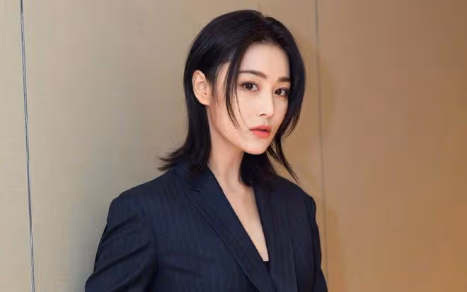 張馨予深夜緬懷父親,透露悔恨與愛意,引發親情思考