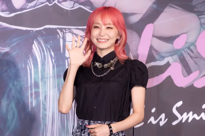 《鬼滅》歌姬隔6年來台自爆私下睡癖！LiSA笑納匾額要扛回日本
