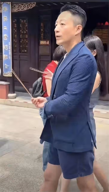 汪小菲帶老婆上香，馬筱梅被疑已懷孕，大S曾讓汪小菲做結紮手術
