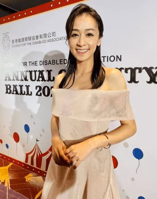 黃心穎婚後近照曝光!容光煥發搭老公肩!稱準備好做媽媽
