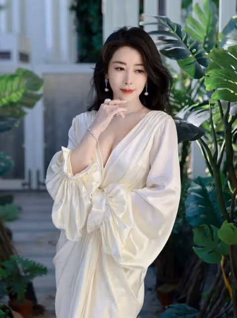 49歲性感尤物陳紫函衝上熱搜!膚白貌美魔鬼身材太火辣