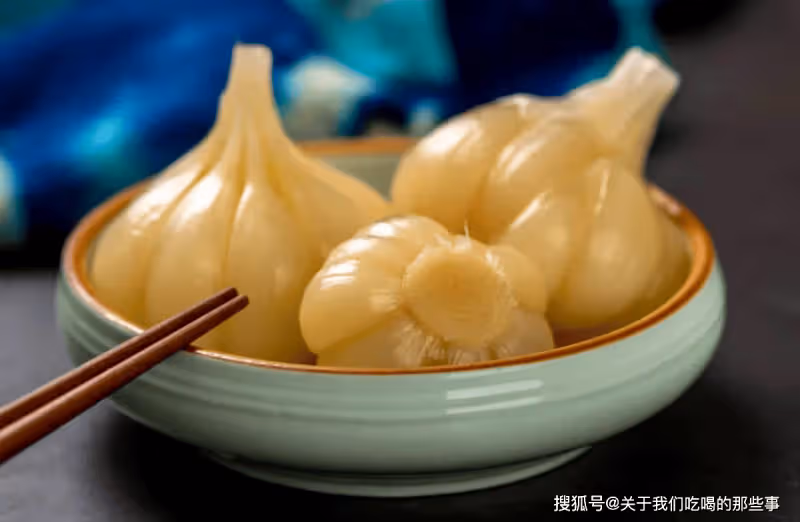 腌糖蒜只放糖和醋,難怪不好吃!只需多加2味,酸爽脆口,放得久