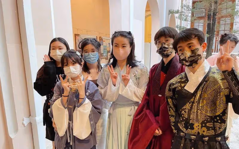 郭晶晶驚艷到國際會場!穿漢服端莊優雅似畫中人,讓世界見證東方之美