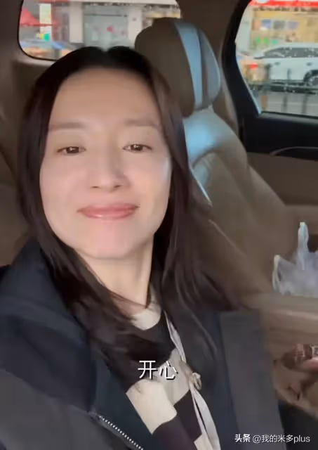 董潔到哈爾濱居民區吃冷麵,不嫌棄塑料袋子套碗,大口喝湯接地氣