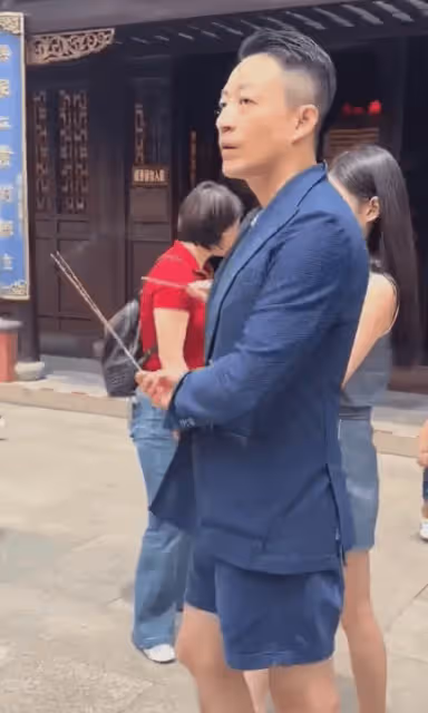 好甜!汪小菲帶新妻子拜財神,婚後形影不離,不懼怕大S第18次提告