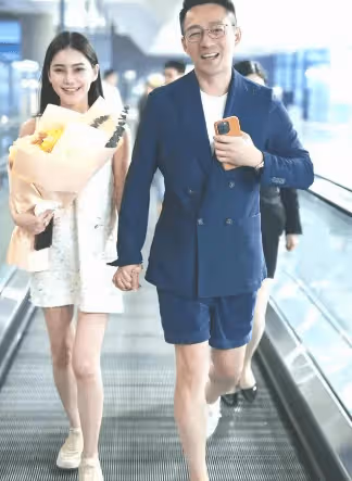 好甜！汪小菲帶新妻子拜財神，婚後形影不離，不懼怕大S第18次提告