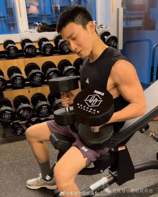 TVB瘦底小生增肌麒麟臂大過頭!佘詩曼49歲生日為媽咪集氣