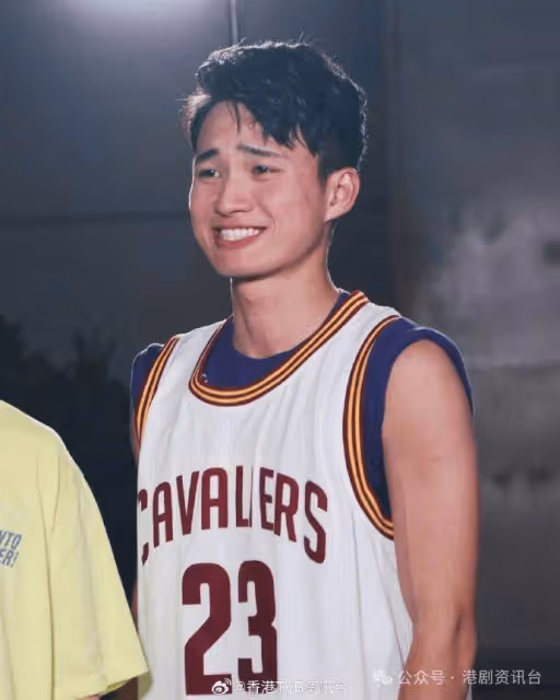 TVB瘦底小生增肌麒麟臂大過頭!佘詩曼49歲生日為媽咪集氣