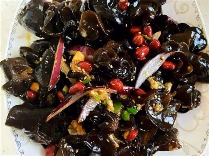 涼拌木耳怎麼拌才好吃?清洗很重要,教你安全又好吃的做法