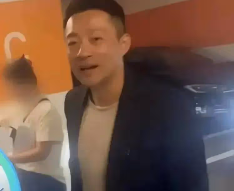 43歲汪小菲與28歲嫩妻再婚,1個整容違和,1個帥氣多金!