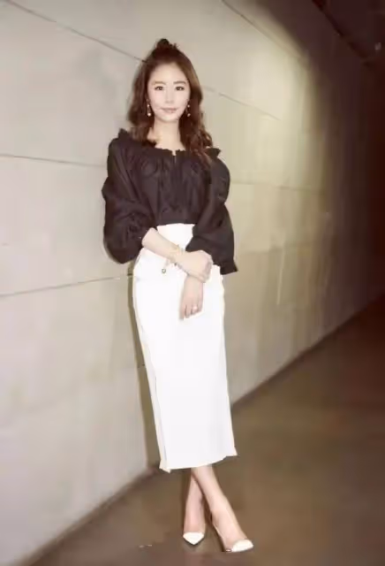 49歲林心如醫美後大變樣,穿黑白裙嫩到認不出,霍建華賺翻了!