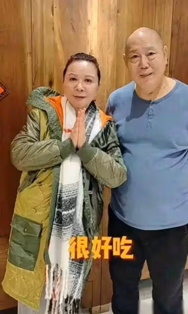 63歲蔡明一胖毀所有,穿大棉襖差點認不出,油膩大媽味好重!