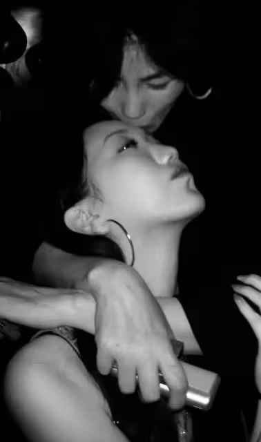 李嫣18歲成人禮,被媽媽王菲抱在懷中親吻,美得快要認不出來