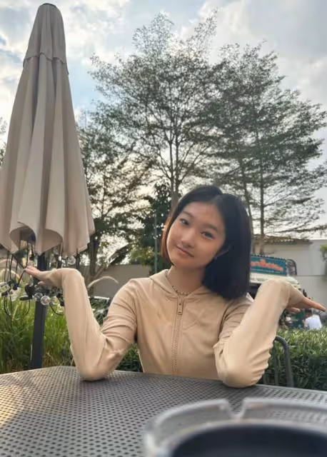 文章倆女兒近照曝光，愛馬和妹妹都是瘦高美少女，同款小長腿搶鏡