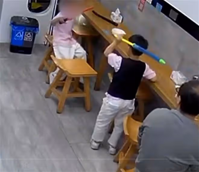 一個巴掌一萬三!台州被打男童已和解,打人者身份曝光,評論炸了