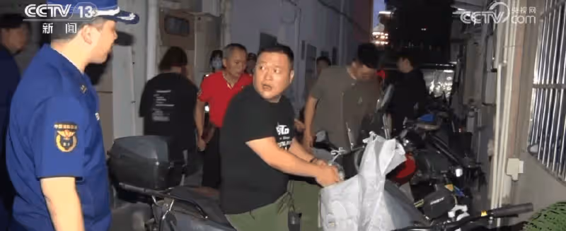 事情鬧大了!出動25萬人夜查電動車惹眾怒,央視解讀,評論一邊倒