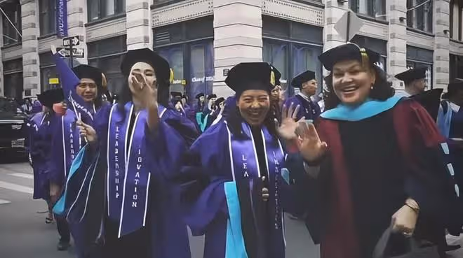 何超盈畢業後回香港,向姐姐何超瓊學習,將為家族事業效力