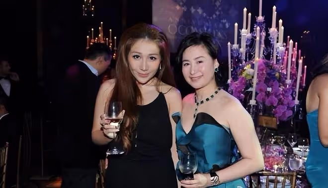 何超盈畢業後回香港,向姐姐何超瓊學習,將為家族事業效力