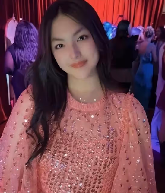 李湘帶王詩齡探班《歌手》,洪濤親自接待,王詩齡和何炅合影
