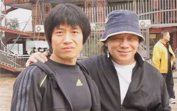 45年前，梁小龍混血嬌妻散步時遭潑硫酸，花費百萬整容後怎樣了？