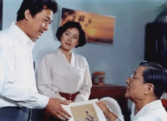 原來他早已離世！照顧患癌妻子43年，自己卻不幸猝死片場