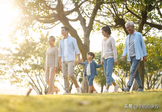 結婚當日婆婆逼我當眾下跪，丈夫硬氣怒懟母親