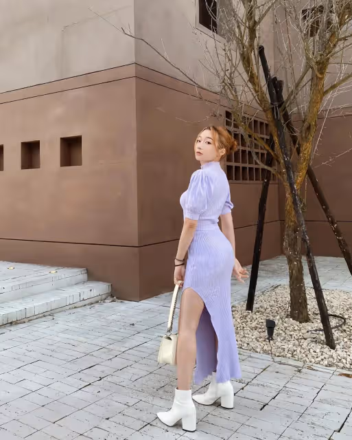 依依「E級巨乳」不藏了！火辣挖洞裝慶生　納豆好幸福