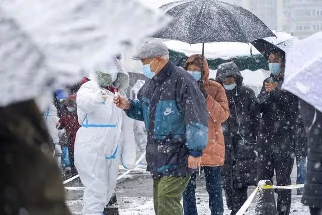 回顧新冠為何在我國解封之後,迅速蔓延全國之後,又迅速消失了呢