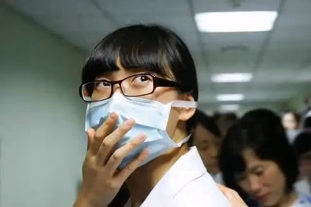 回顧新冠為何在我國解封之後,迅速蔓延全國之後,又迅速消失了呢