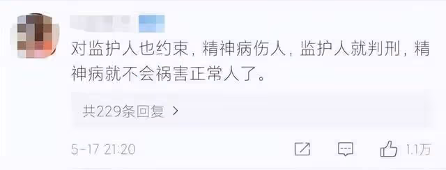 回顧湖北年輕女子在高鐵上耍瘋,當眾表演脫衣服劈叉,被警方帶走