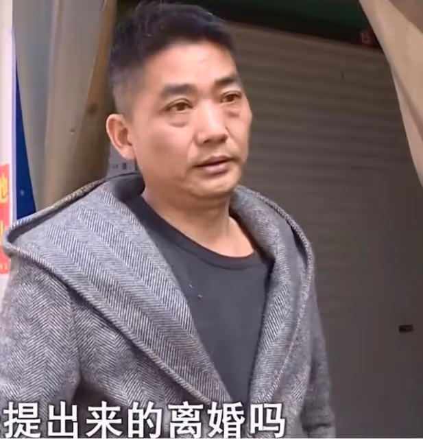回顧丈夫頻繁出軌前妻,現任妻子惱羞成怒,丈夫:懷念過去的日子