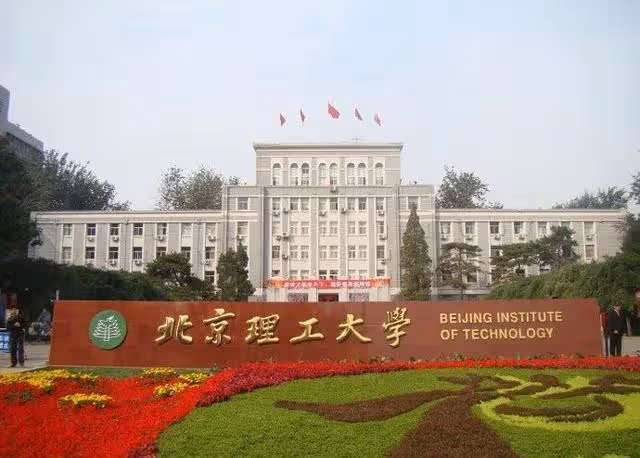 回顧13歲被路人侵犯,大學被同性包養,庭審現場:都是父母毀了我