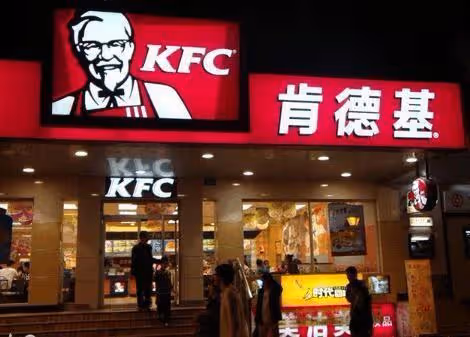 回顧13歲被路人侵犯，大學被同性包養，庭審現場：都是父母毀了我